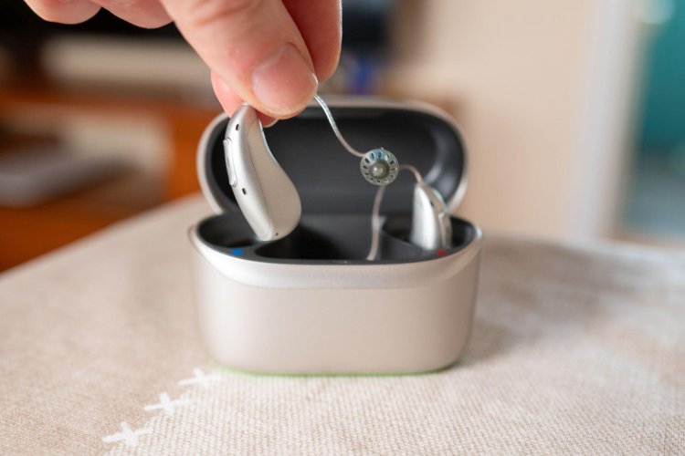 Rechargeable vs. Battery-Powered Hearing Aids