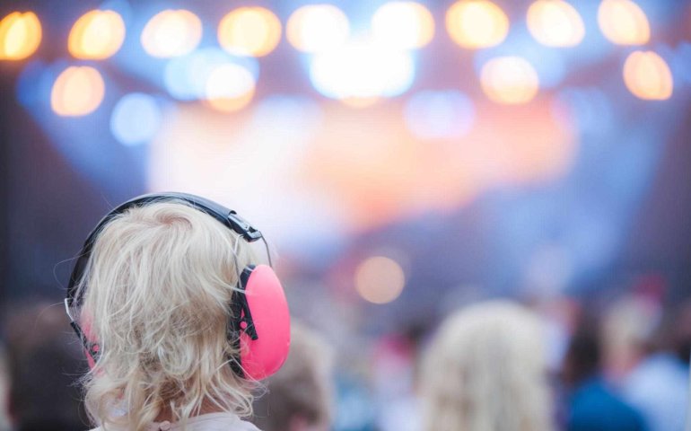 girl-ear-protectors-on-concert
